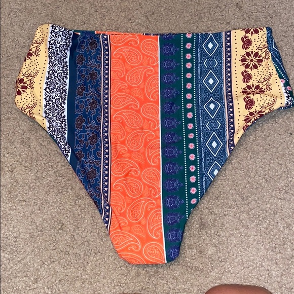 Bikini with straps!! - Picture 3 of 4